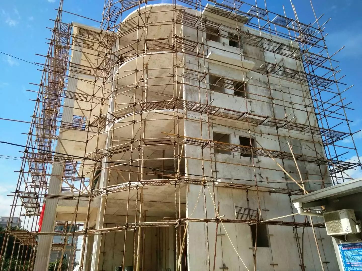 清丰星河绿色环保装配式建材在福建修建的五层别墅建筑